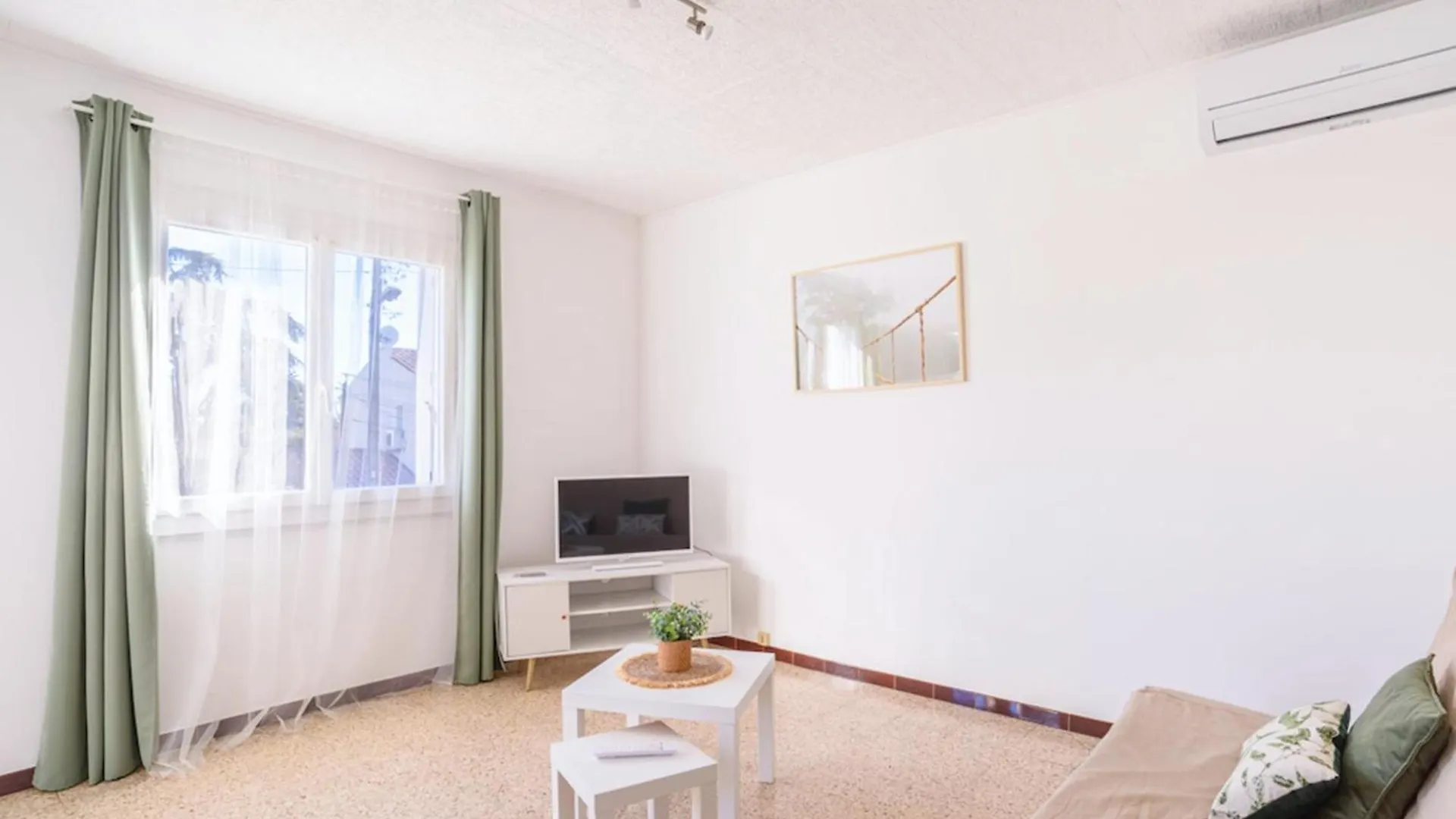 شقة Charming Flat In Hyeres With Balcony