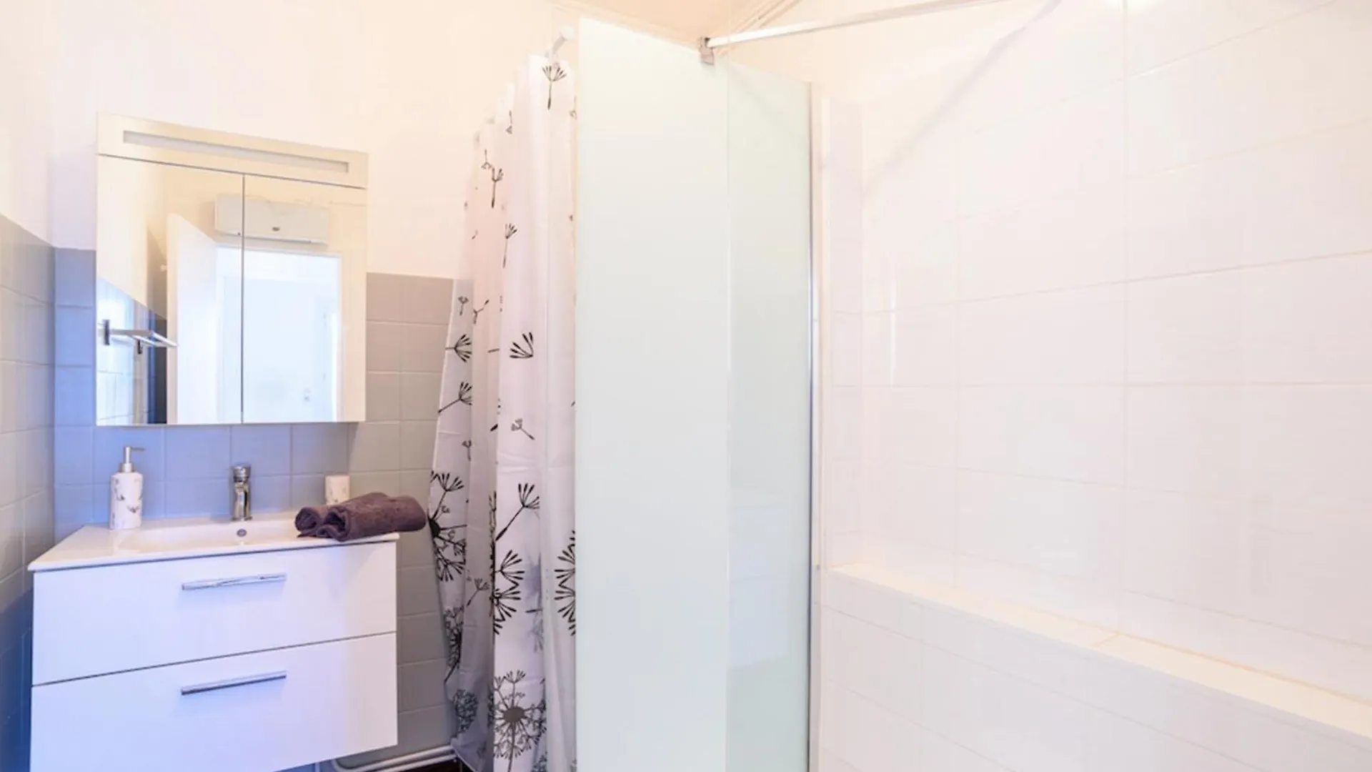 Charming Flat In Hyeres With Balcony Apartment